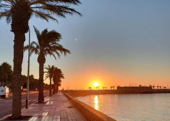 1ª Linea Reformado Y Frente Al Puerto Deportivo Firmamos Contrato Si El Cliente Lo Solicita Aunque Es Necesario Hacer La Reserva Para Poder Comunicarse