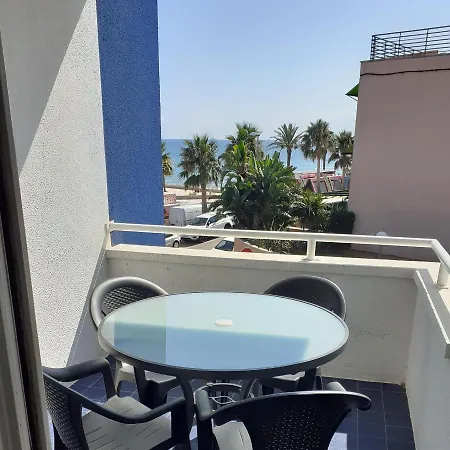 1ª Linea Reformado Y Frente Al Puerto Deportivo Firmamos Contrato Si El Cliente Lo Solicita Aunque Es Necesario Hacer La Reserva Para Poder Comunicarse Hospitalet De L'Infant Exterior foto